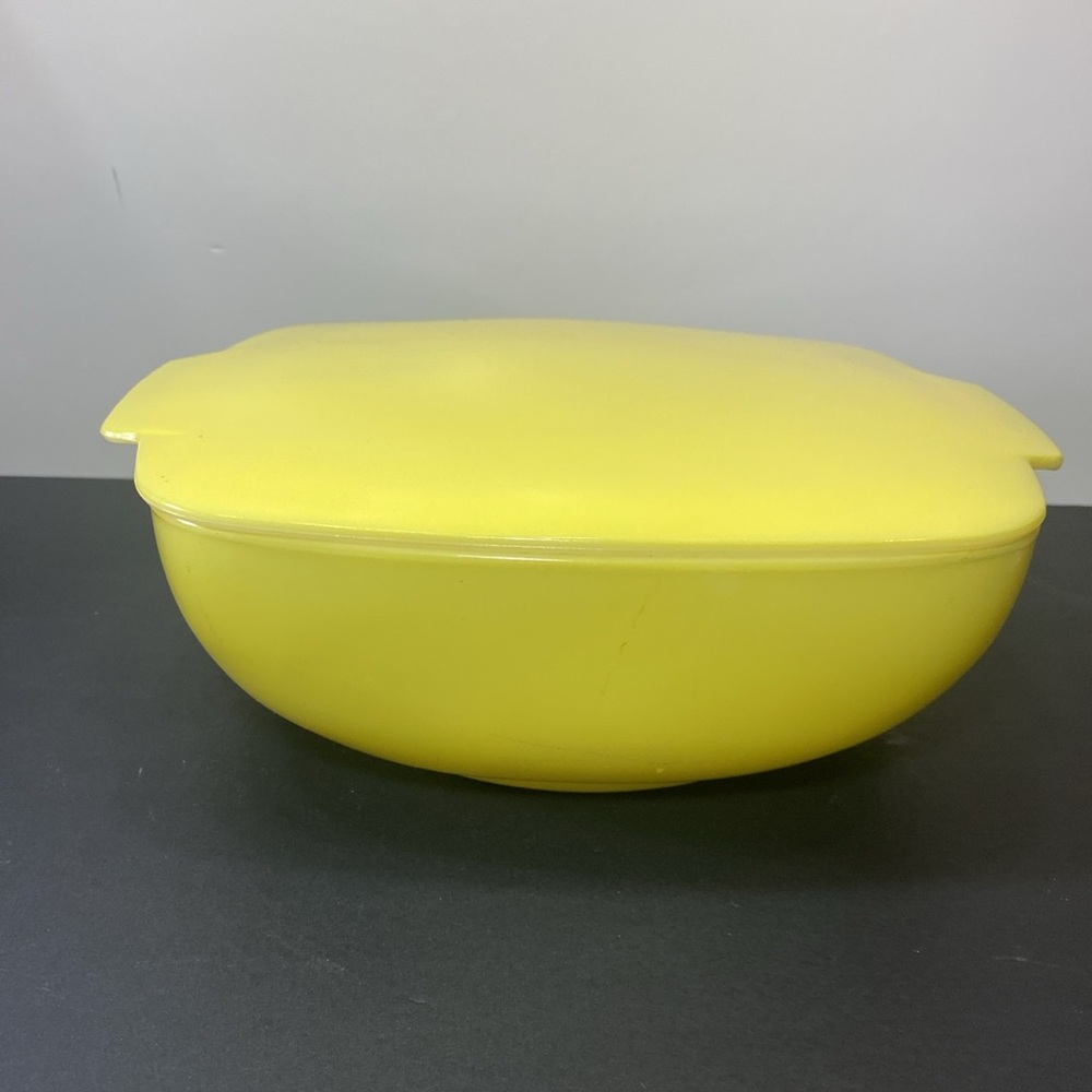 PYREX Yellow Bowl with lid - 525B - 025 2 1/2QT